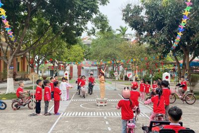TRƯỜNG MẦM NON KIM THÁI TỔ CHỨC CHO TRẺ 5-6 TUỔI THỰC HÀNH HOẠT ĐỘNG TRẢI NGHIỆM “BÉ VỚI AN TOÀN GIAO THÔNG”
